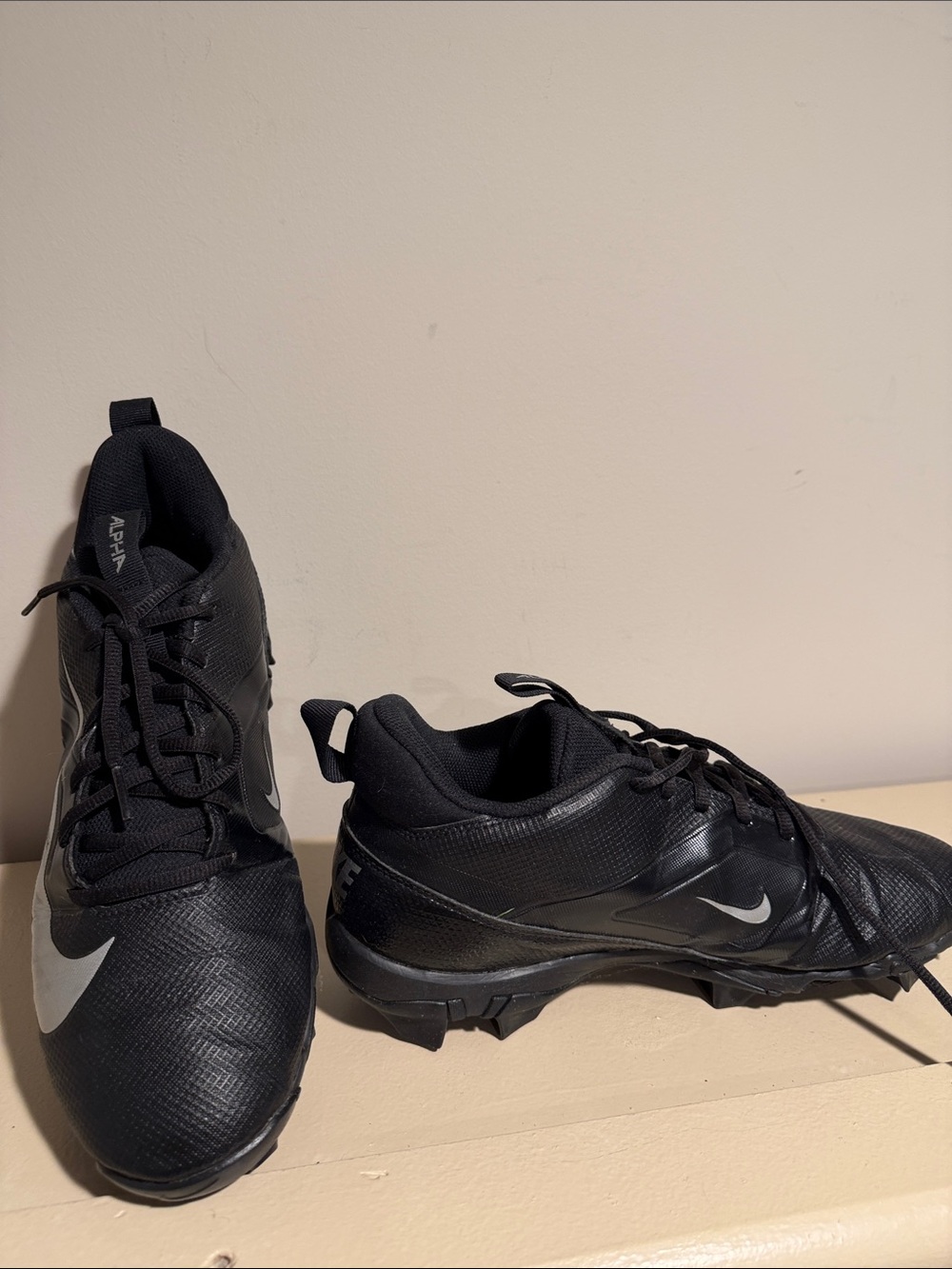 Nike Men’s Black Athletic Cleats with Silver Swoosh